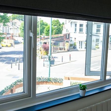 Intimate Entire Flat 9-Min Walk To Boscombe Beach Μπόρνμουθ Εξωτερικό φωτογραφία