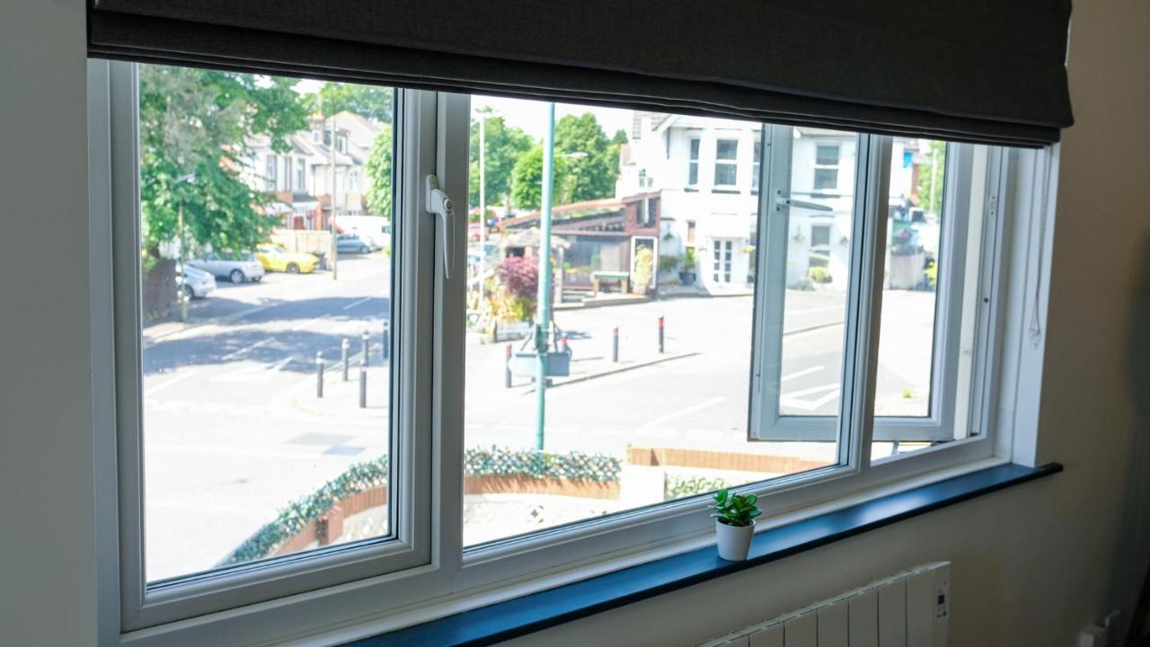 Intimate Entire Flat 9-Min Walk To Boscombe Beach Μπόρνμουθ Εξωτερικό φωτογραφία