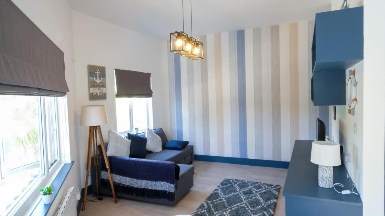 Intimate Entire Flat 9-Min Walk To Boscombe Beach Μπόρνμουθ Εξωτερικό φωτογραφία